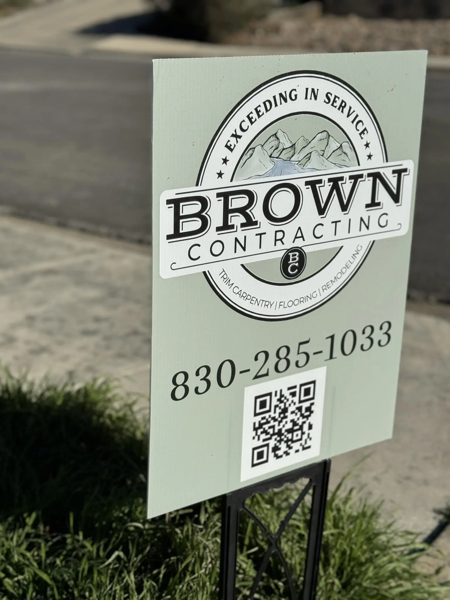 Brown Contracting Lawn Sign